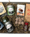 Gewurzladen Nafels Geschenkbox gefüllt mit Glarnermagentrüffel, Gewürzen, Pulvern und einer Cacao & Dates Schokoladentafel.