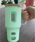 Glasbecher mit Strohhalm & Bambusdeckel – für Auto-Becherhalter, mint